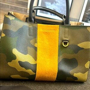 Banana republic Camouflage Tote Bag w calfhair runner